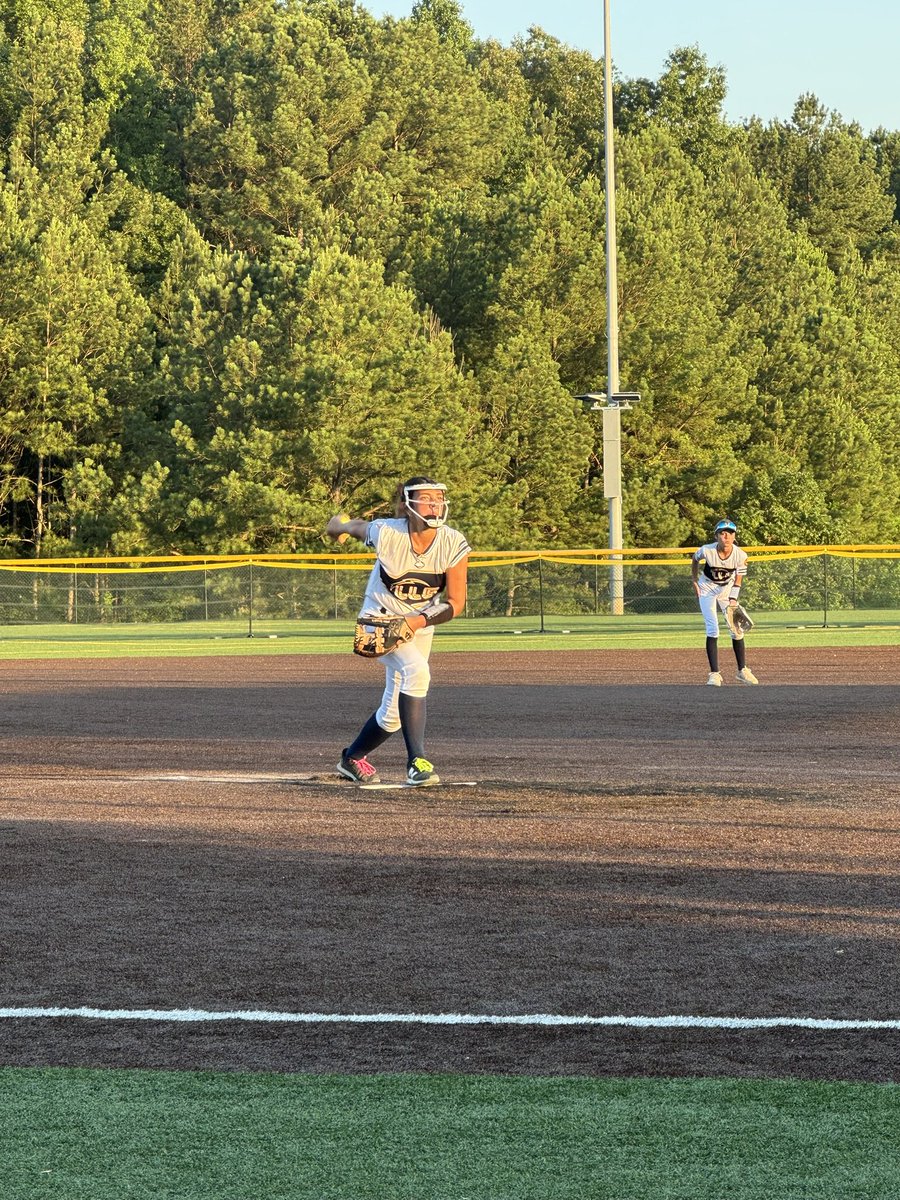 AvaHorswood_28's tweet image. I was SOOOO fortunate to be able to guest play with these amazing, funny, athletic, welcoming BALLERS at the Scenic City tournament in Chattanooga this past weekend. Thank you Coach Rachel @rhvaughan5 and Coach Jake! LLG Futures SC 14U @Org_LLG