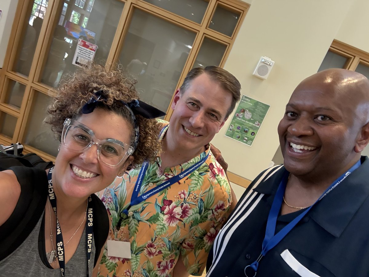 CaraGrant11's tweet image. Tried to recreate the AI image 
Plus one ☝🏽 

Thanks @ThomasTaylorEdD for recognizing the work of so many in @mcps today and providing opportunities for continued learning!