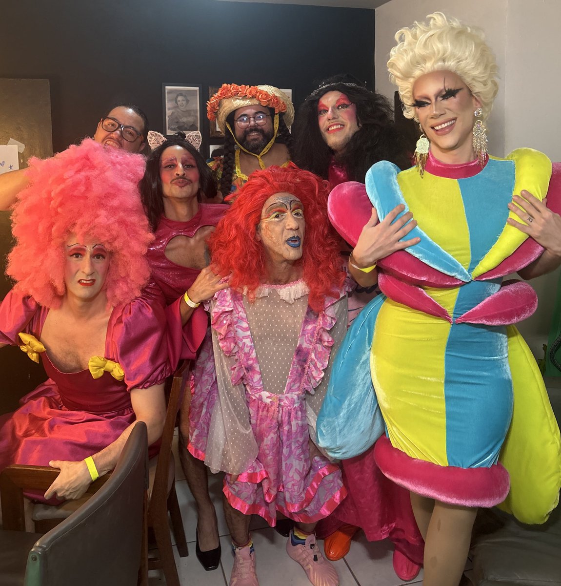 MirandaLebrao's tweet image. um elenco inteiro que usa Anastasia Beverly Hills Cosmetic…