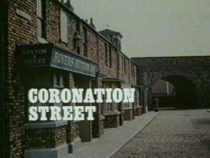 23 June 1980.

Coronation Street broadcasts its 2000th episode.

tvark.org/coronation-str…

tvark.org/coronation-str…

tvark.org/coronation-str…