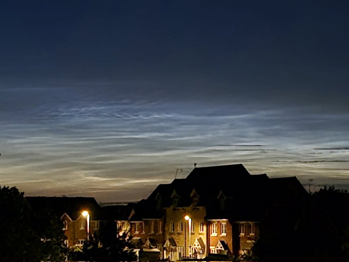 Iffoid's tweet photo. Noctilucent clouds tonight over North Wiltshire 😊😊😊 https://t.co/X0uHaT9phT