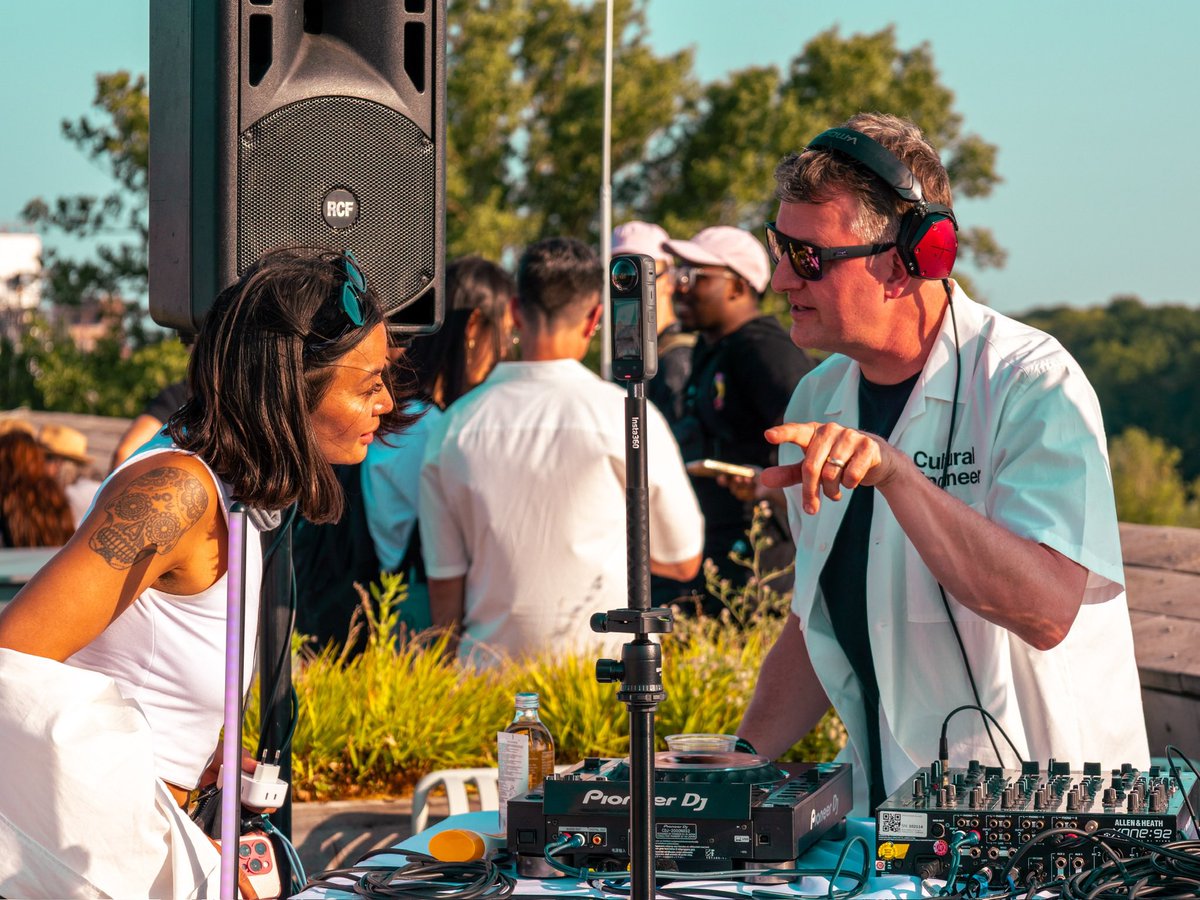 annelisa tweet media