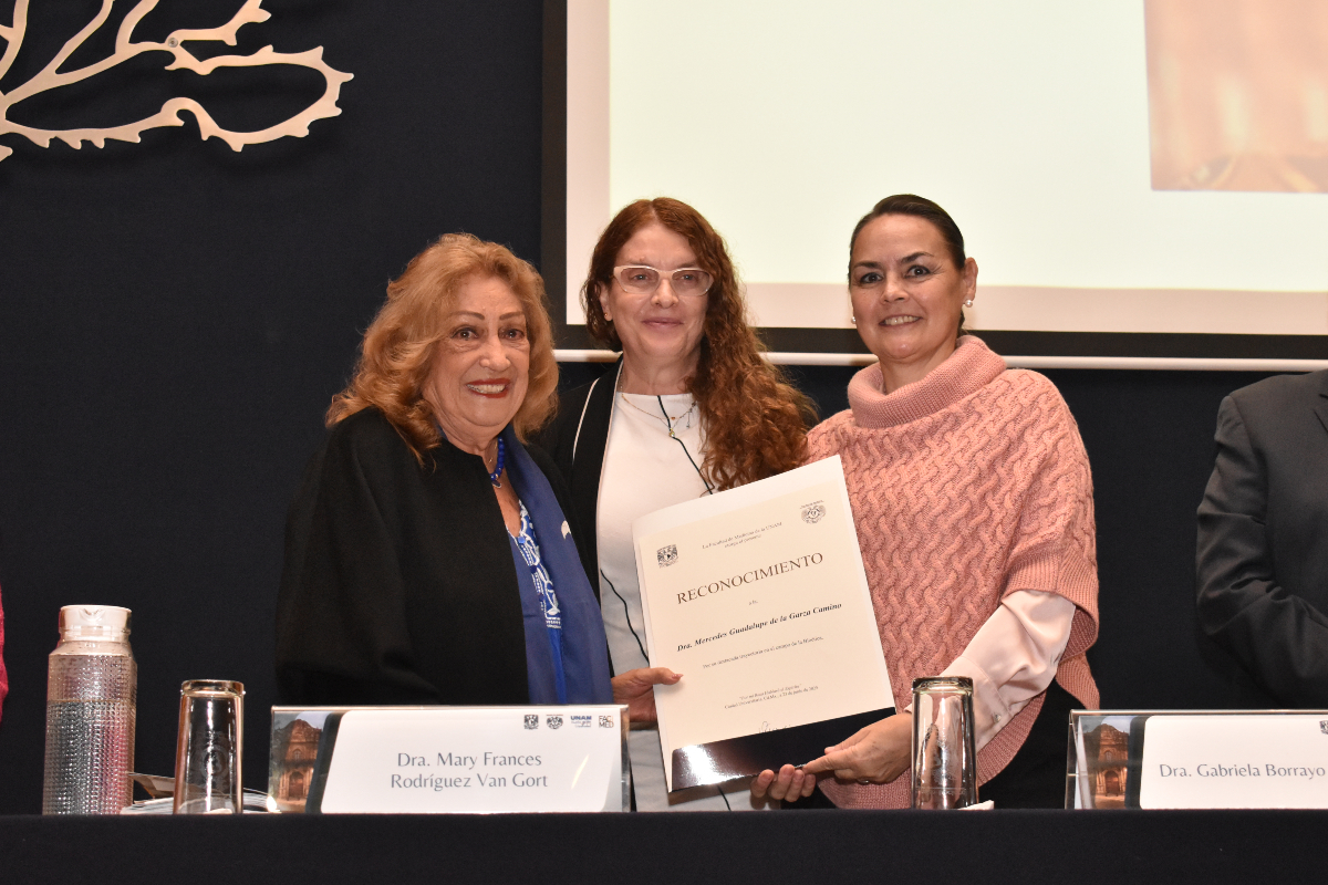 #UnGoyaPara la doctora Mercedes de la Garza Camino, profesora de la #ComunidadFilos e Investigadora Emérita de la UNAM, reconocida esta mañana por su destacada trayectoria en el campo de la Bioética. El reconocimiento tuvo lugar en el marco del III Congreso Internacional de Ética
