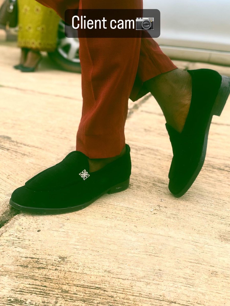 age_footwear's tweet image. Suede so smooth, even your shadow wants a pair. 👑
Not just shoes—it’s a statement.

Price:60k 
#StepUpInStyle#fpy