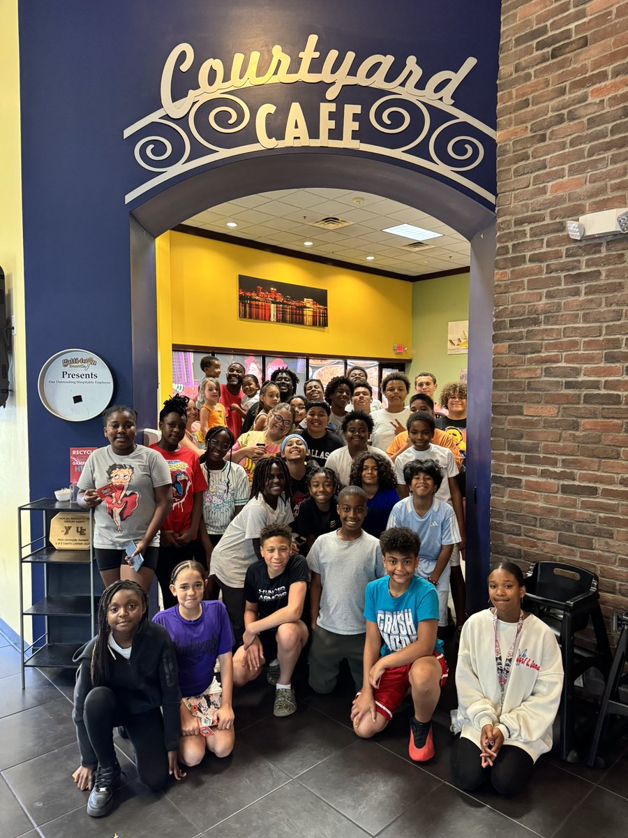 _YandE_'s tweet image. The staff at Mr. Gatti's Pizza took great care of us on our field trip with the kids today. #summerprogram
