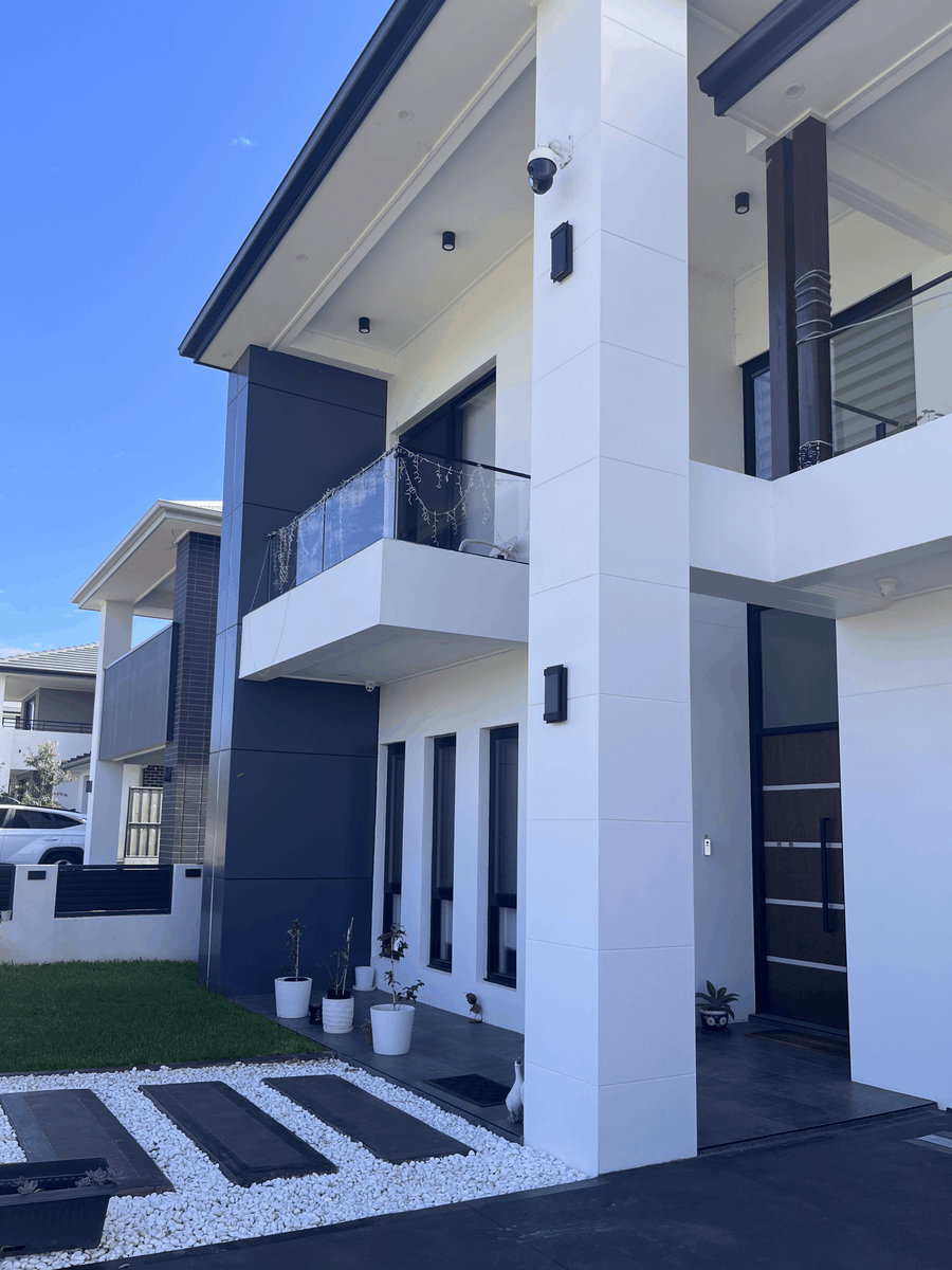 NetworkBS's tweet photo. Magic Exteriors Design has done an incredible job installing ALPOLIC™ in Slate Grey on the exterior of this home. We love how the dark finish contrasts beautifully with the white façade, while tying in perfectly with the floor tiles for a cohesive look. https://t.co/iIYL8xZC0a