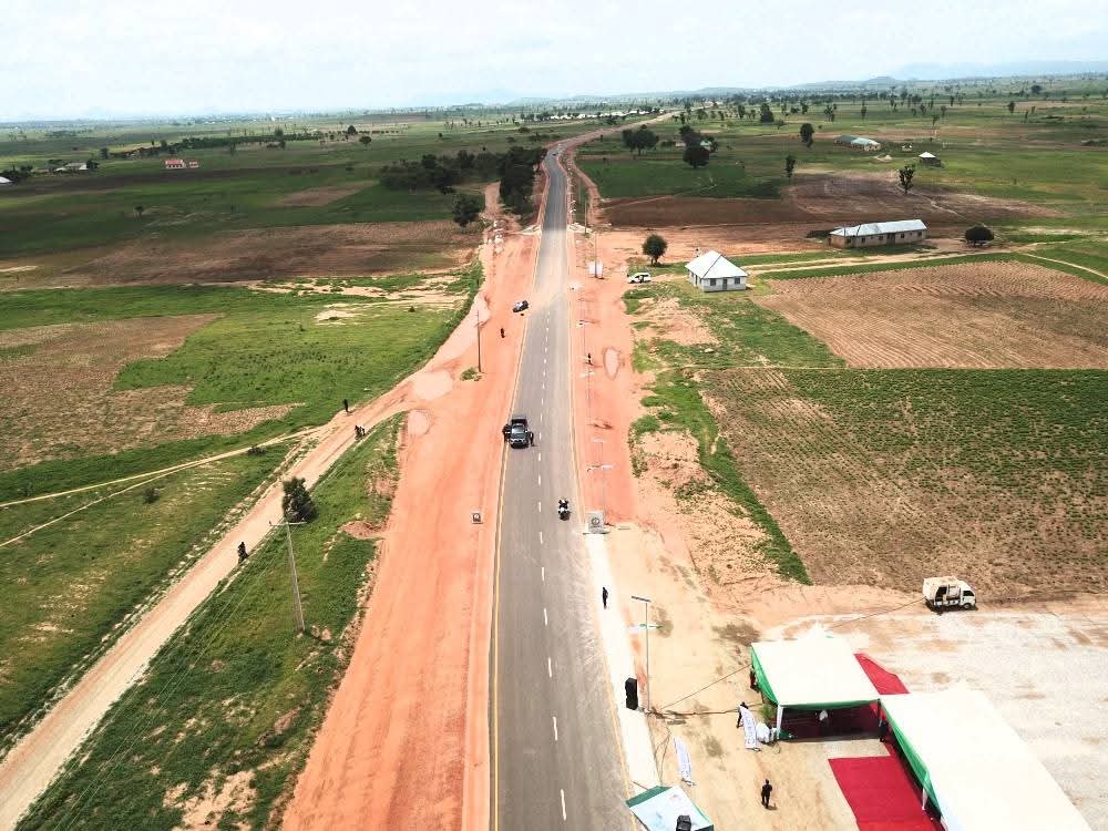 GovWike's tweet image. The newly Constructed Road from A2 Junction (Abuja – Lokoja Road) to Pai Town, Kwali Area Council,  FCT, was commissioned yesterday, by President Bola Ahmed Tinubu, GCFR.

We are grateful to the President for his support always. 

Today,  it will be the road linking Idu with Zuba…