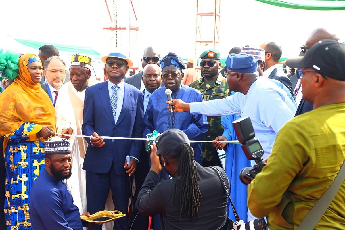 GovWike's tweet image. The newly Constructed Road from A2 Junction (Abuja – Lokoja Road) to Pai Town, Kwali Area Council,  FCT, was commissioned yesterday, by President Bola Ahmed Tinubu, GCFR.

We are grateful to the President for his support always. 

Today,  it will be the road linking Idu with Zuba…