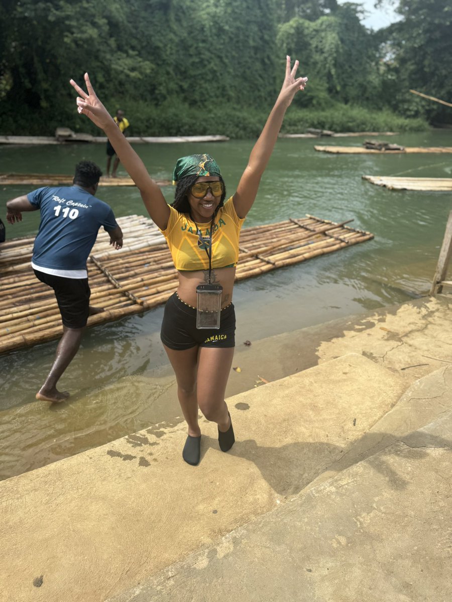 KweenKay_'s tweet image. I need you out in Jamaica relaxing 😘