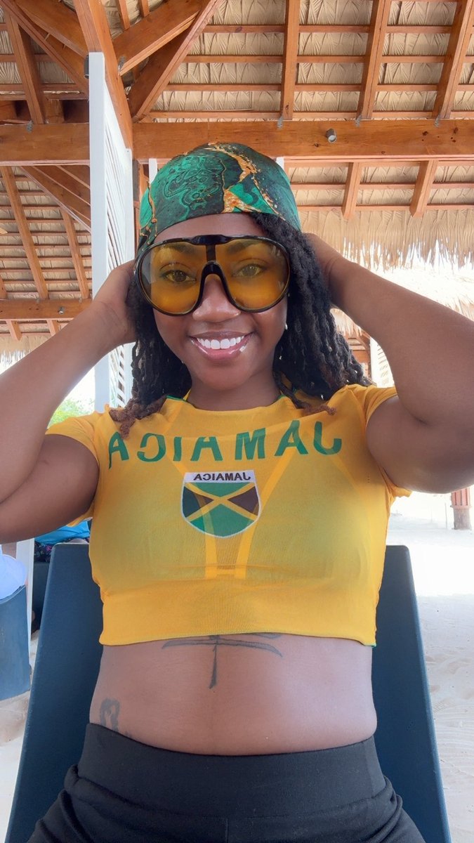 KweenKay_'s tweet image. I need you out in Jamaica relaxing 😘