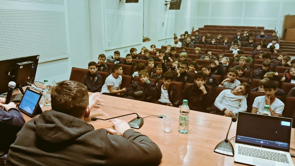 diecastrillon4's tweet photo. Hoy nos visitó @BatistaEsteban en el Colegio Seminario.  
Visita nivel #nba. Compartió experiencias y anécdotas con los chicos de primaria y secundaria. https://t.co/IHPSkl9QHZ