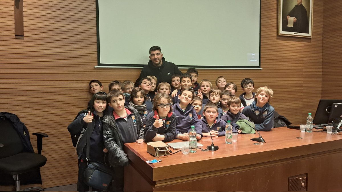 diecastrillon4's tweet photo. Hoy nos visitó @BatistaEsteban en el Colegio Seminario.  
Visita nivel #nba. Compartió experiencias y anécdotas con los chicos de primaria y secundaria. https://t.co/IHPSkl9QHZ