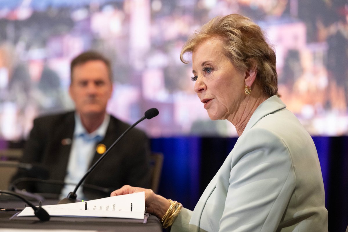 Thank you to @EdSecMcMahon, who just wrapped up a thoughtful keynote address and policy discussion with Western Governors at the 2025 Annual Meeting. Productive dialogue and a shared focus on strengthening the future of the West.