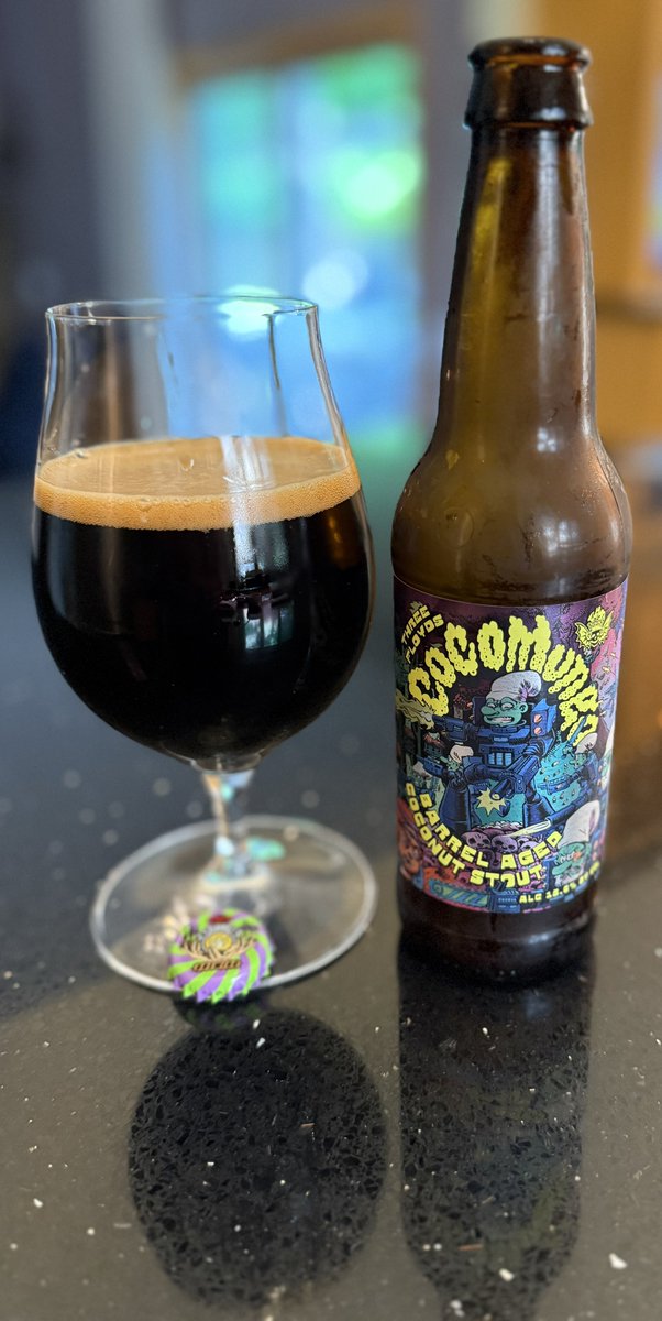 pejacoby's tweet photo. I was gonna call a ceasefire with these big #stouts but they wouldn’t agree. After a drought of #stout up north it’s good to be home!
@3floyds Cocomungo
Rich and thick bourbon and chocolate with maple and vanilla notes. Tasty!
#itsAlwaysStoutSeason #craftBeer https://t.co/6lRrkwwxjt