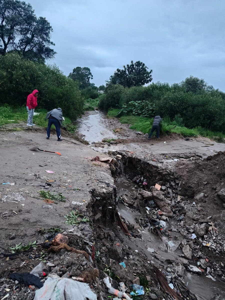 #Huamantla
👷‍♂️🚜Ayuntamiento De Huamantla atiende afectaciones por lluvias en camino viejo a Ixtenco
Estas acciones forman parte del compromiso del gobierno municipal para dar atención inmediata a las necesidades de las comunidades
lineadecontraste.com/ayuntamiento-d…
#lineadecontraste