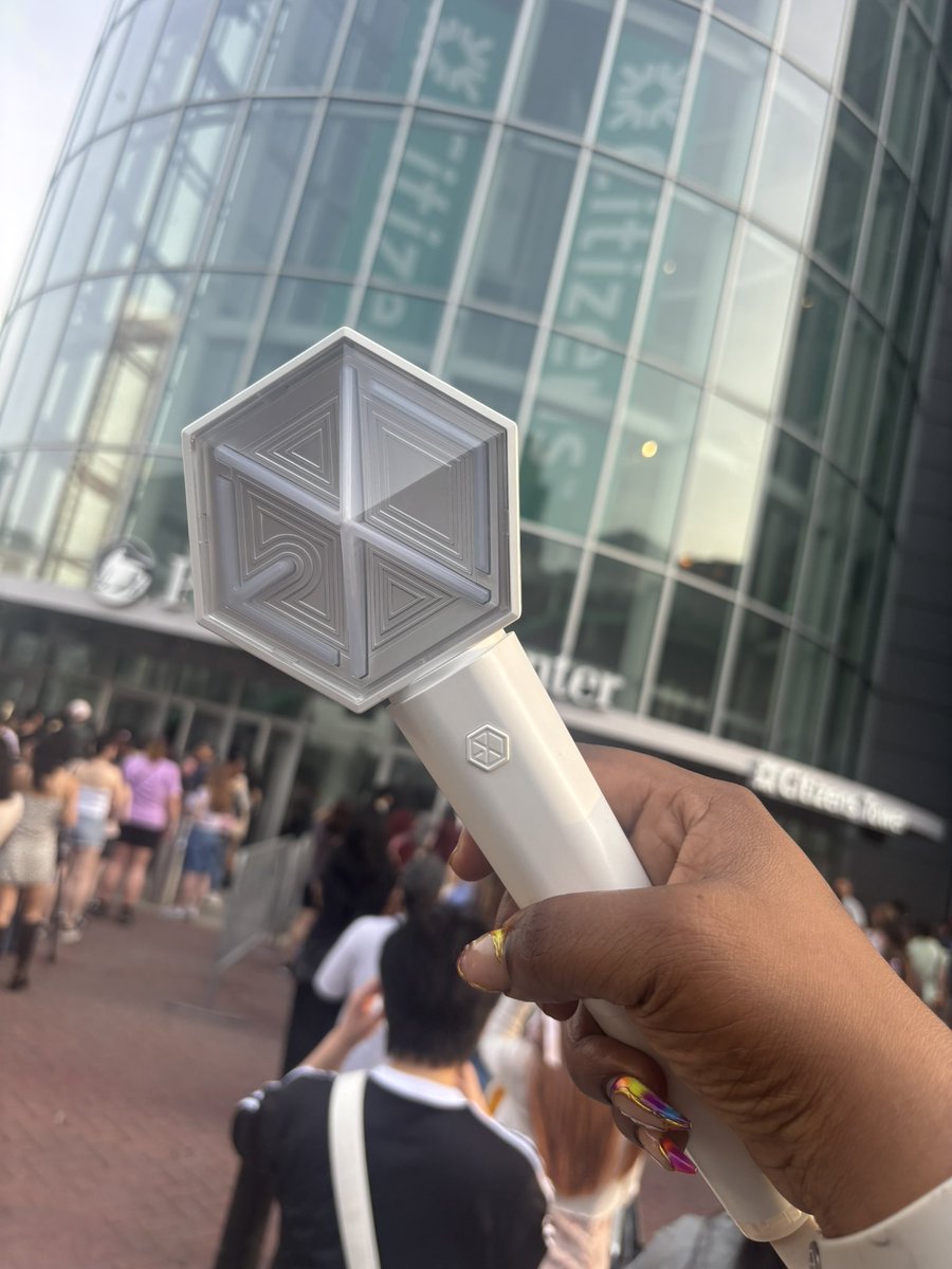 LOEYtingz's tweet photo. Here for Baekhyun! https://t.co/n9o4UFszB5