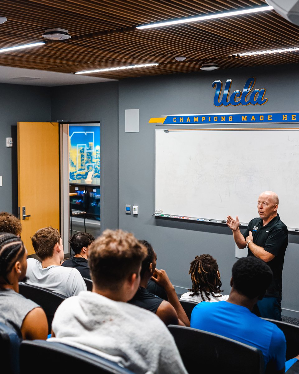 𝑺𝒖𝒎𝒎𝒆𝒓 session.

📍 UCLA

#GoBruins 🏀📚🌴☀️