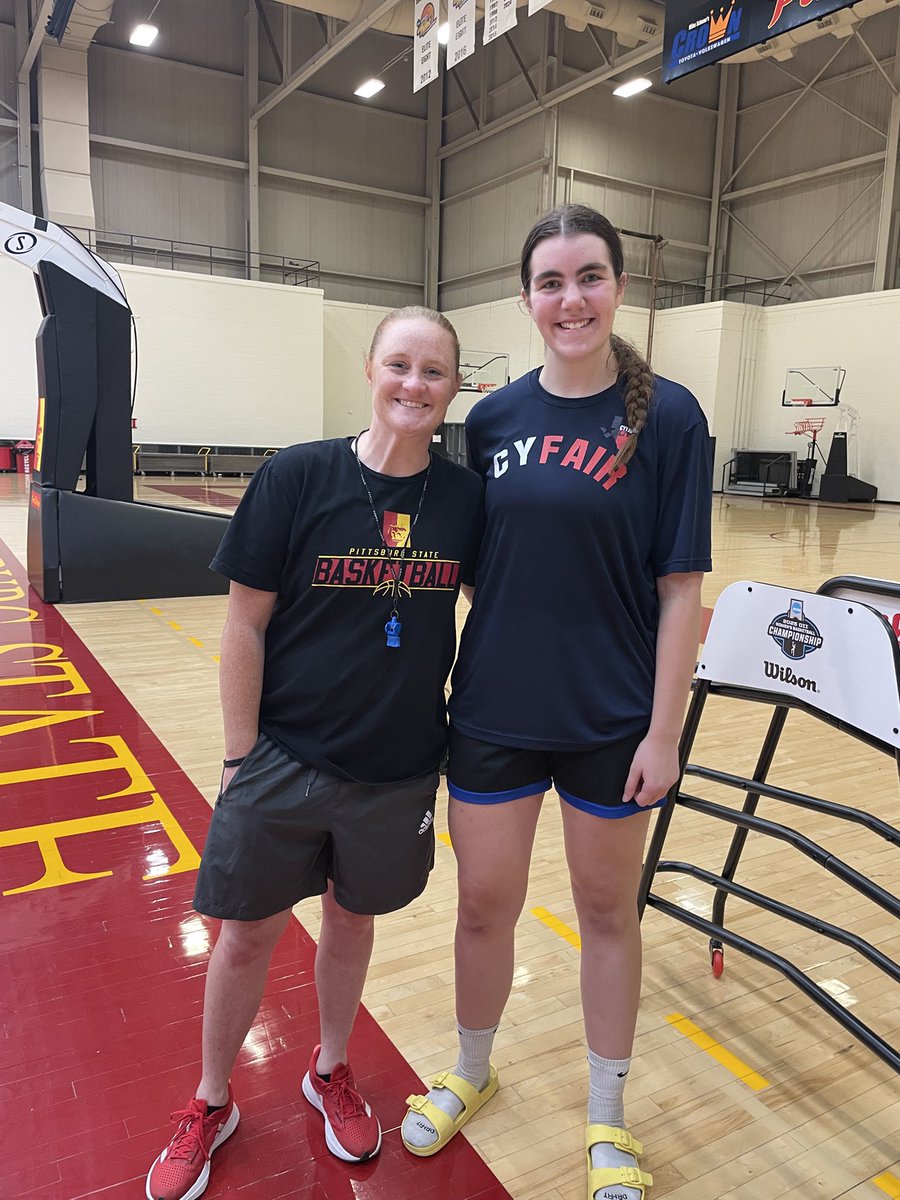 SarahHeiskell's tweet image. I had a great time @GorillasWBB elite camp yesterday! Thank you @ADPittState and @CoachFritzyyy for having me out and for putting on an amazing camp!
@Rejoice_Eagles @CyFairOklahoma @CoachJThompson0 @ambermathurin @Torealfordd @coachfroese