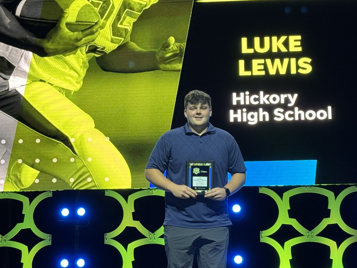 The D-10 football players of the year!
Defense - Julius Phillips, Farrell
Offense - Isaac and Jacob Zietz, General McLane
Lineman - Luke Lewis, Hickory

#NWPAHSSA