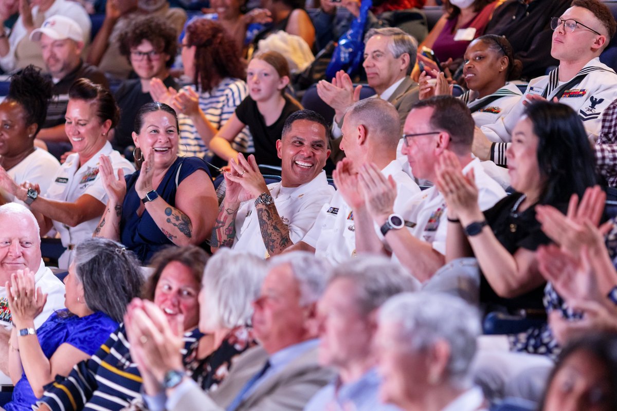 US Navy Memorial (@usnavymemorial) on Twitter photo Thank you to everyone who came to our Concert on the Avenue last week! We so enjoyed welcoming our hosts, <a href="/NavyMCPON/">MCPON James Honea</a> Honea and Mrs. Evelyn Honea. Join us this tomorrow at 7:00pm for our next concert with the Navy Band and Ceremonial Guard! Thank you to everyone who came to our Concert on the Avenue last week! We so enjoyed welcoming our hosts, <a href="/NavyMCPON/">MCPON James Honea</a> Honea and Mrs. Evelyn Honea. Join us this tomorrow at 7:00pm for our next concert with the Navy Band and Ceremonial Guard!