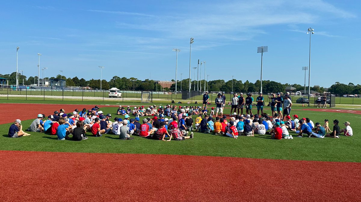 HawkBSBAcademy's tweet image. First “Little Seahawks” camp of Summer 2025! SOLD OUT with ❗️150❗️ little Seahawks in attendance! Day 1 down, 3 still to go!
Register for July and August Little Seahawks camps before they sell out at SeahawkBaseballCamps.com!
#RollHawks