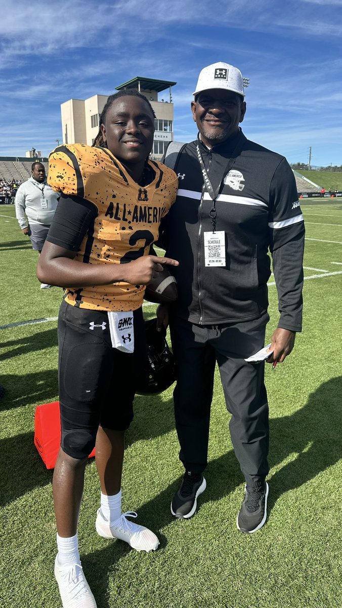 Bmax_thedux's tweet image. Thankful for the opportunity to compete and learn at the @FBUcamp 2025 Top Gun Camp! Thanks FBU coaches &amp;amp; Staff! Blessed 2 have made the All-Camp Team for Qb&apos;s for the class of 2029! Back 2 the Grind with my @ParkviewFB brothers! #MoreWork2Do #GodFamilyEducationSport #2nd2None