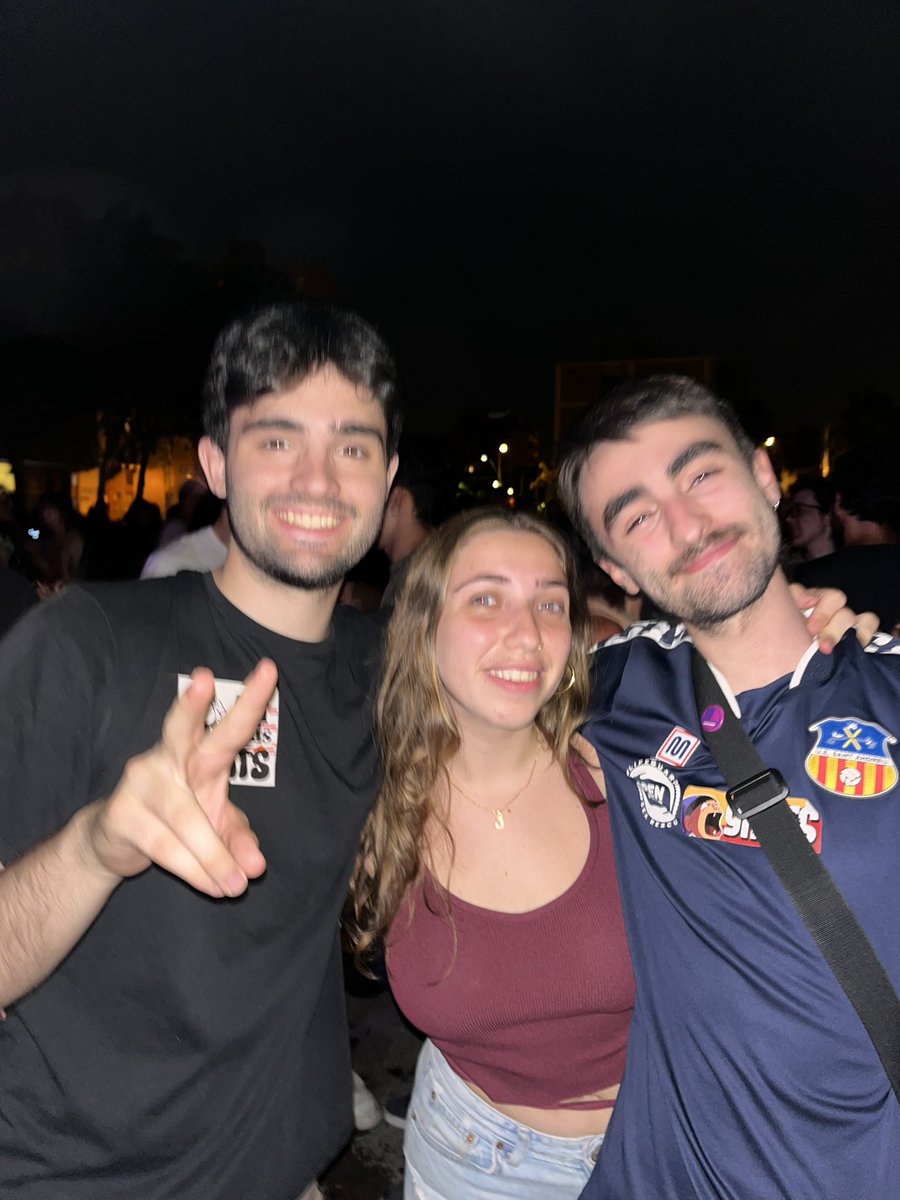 JayAyDeee's tweet photo. Joan, Joana i Joan. https://t.co/jTtgsvqMjR