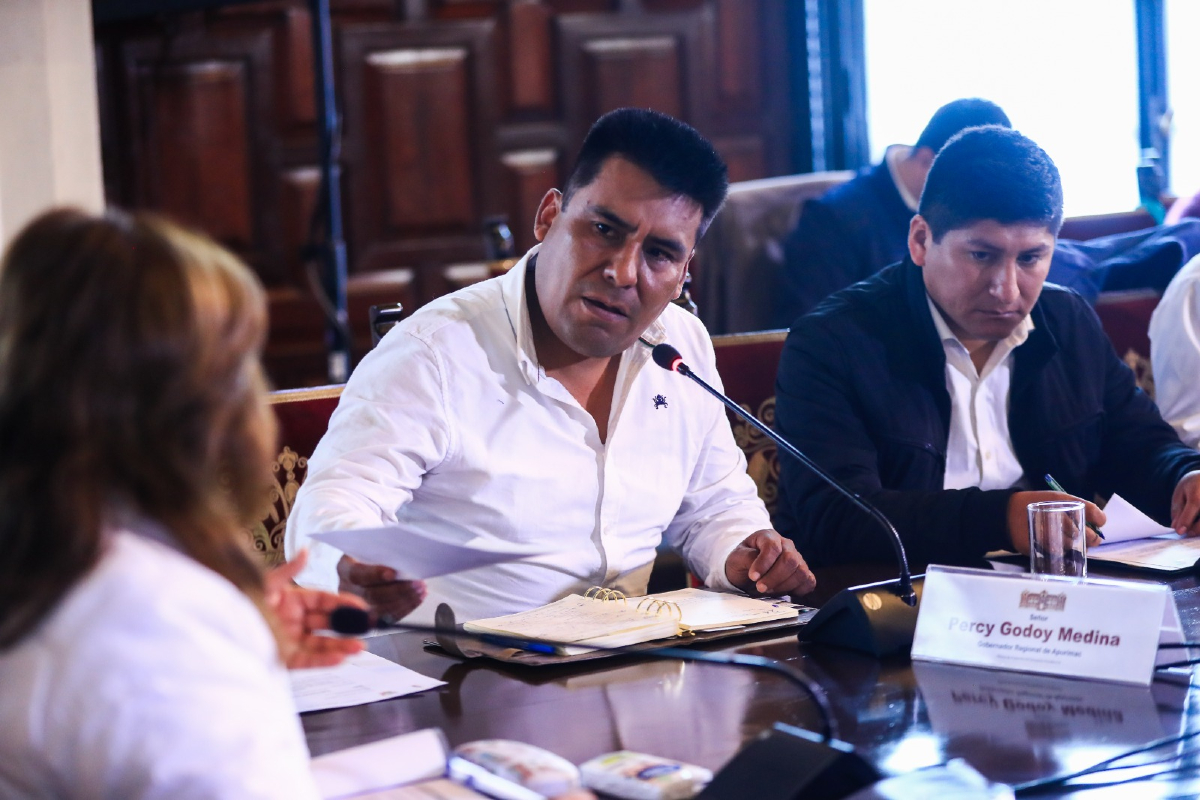 🔵 #DialogaPresidencia | Temas prioritarios para el desarrollo de su región, presentó el gobernador regional de Apurímac, Percy Godoy Medina, en reunión de trabajo realizado en Palacio de Gobierno con la presidenta de la república, Dina Boluarte, y los ministros de Transportes y