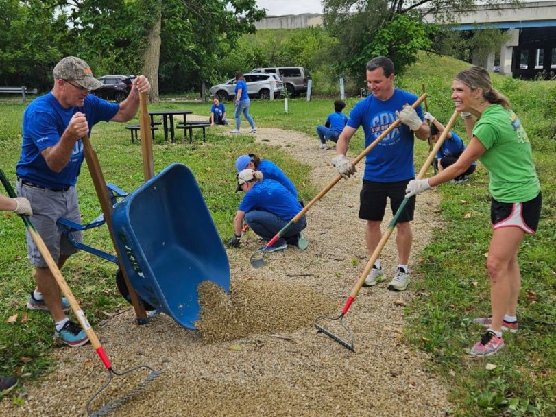 kibiorg's tweet photo. In just six months, more than 700 employee volunteers from over 20 companies made a huge impact alongside KIB for their Corporate Day of Service! 🌳🚮🌿

Roll up your sleeves with us this fall! ➡️ https://t.co/sLRKlVBTHs

@IndyDPW https://t.co/QSBSeeek1m
