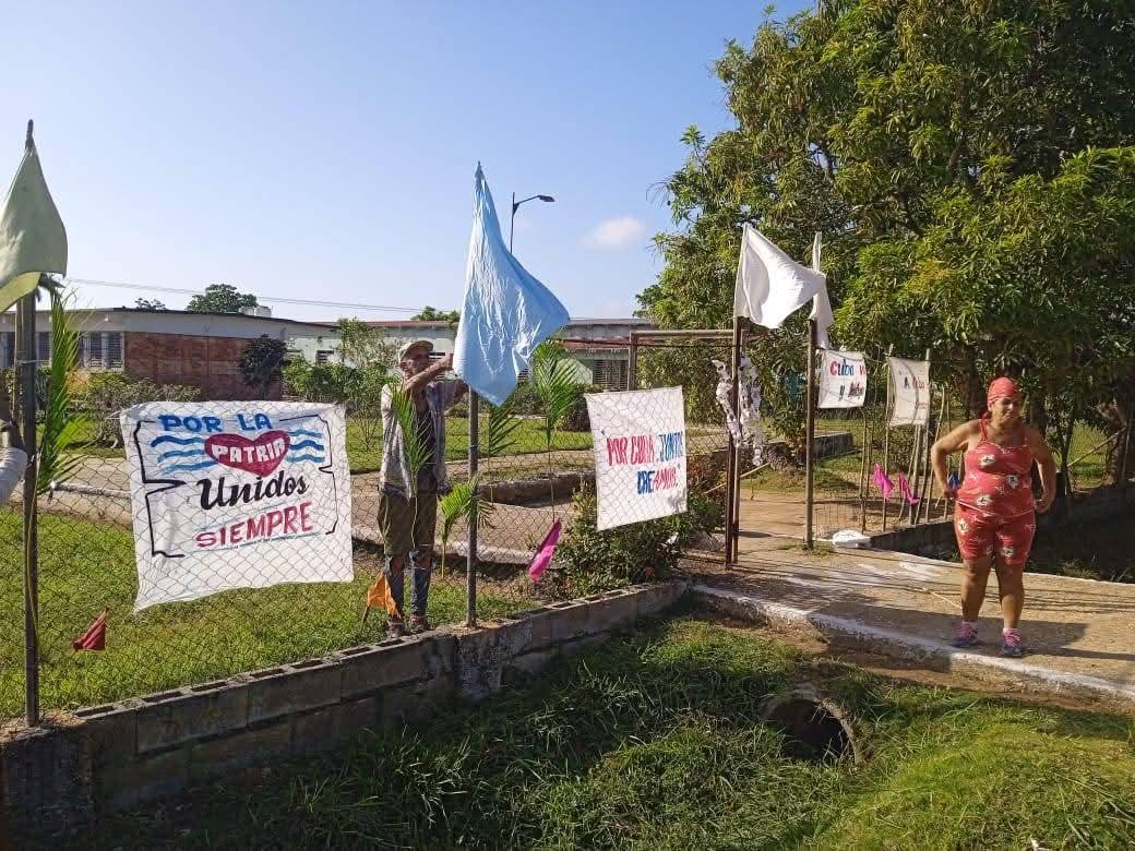 MtnezIc's tweet image. Instituciones Educativas en #1roDeEneroDeVictorias participan en jornadas de limpieza y embellecimiento saludando #CiegoEn26 y declarando los centros listos #LaLuchaNoHaCesado @CalderonPineiro @yamila_padron @CubaMined