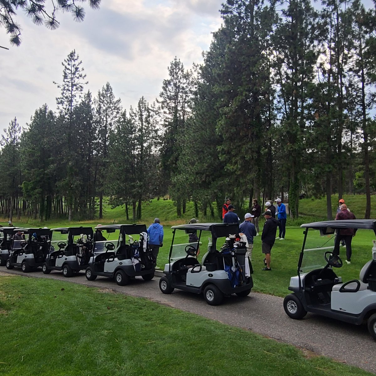 GolfSupers's tweet photo. Here at Okanagan for the Monday Horse Race as part of the Summer Shamble. https://t.co/xrTGcvhIN5