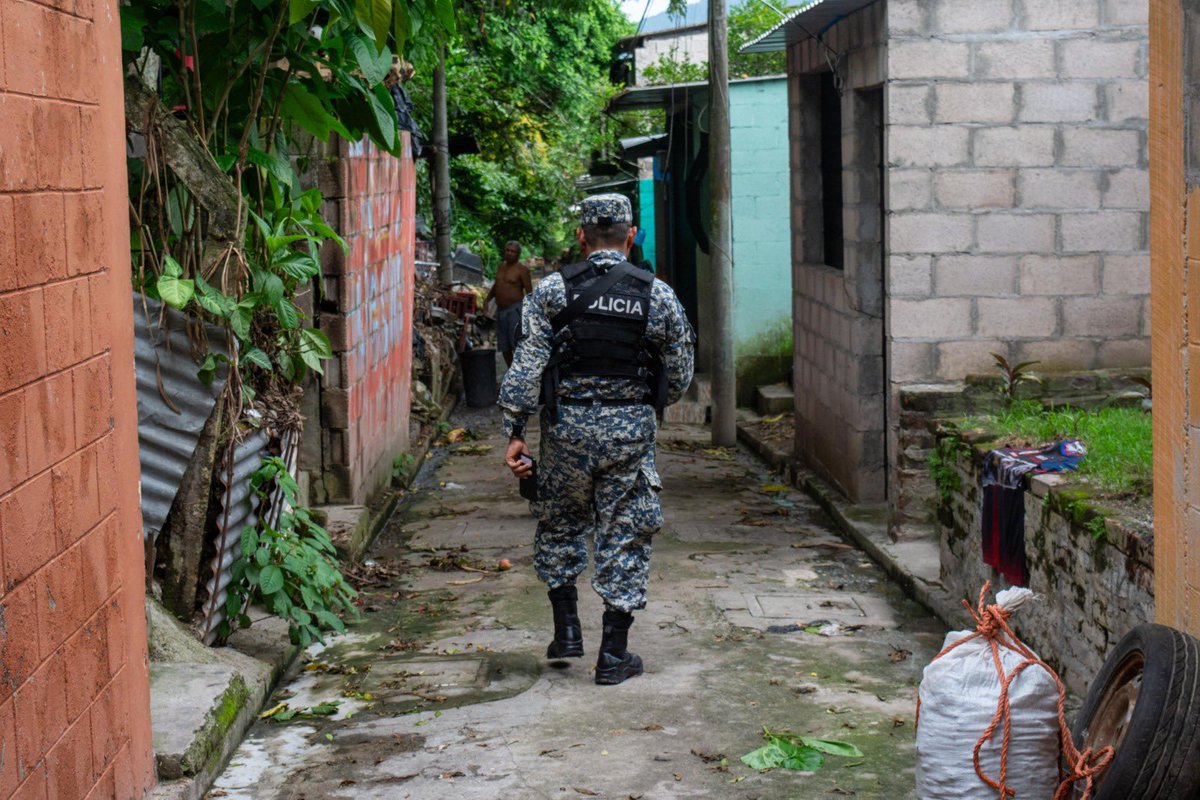 PNC El Salvador tweet media