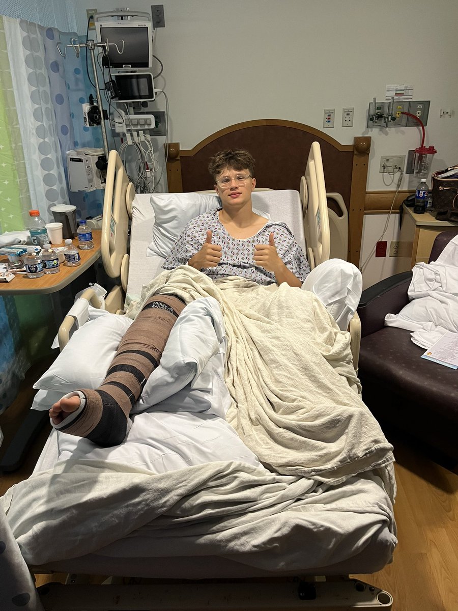 David_Pupilli's tweet image. Unfortunately fractured my Tibia and Fibula at Pitt 7on7 and I am out for the year. I under go surgery this Wednesday. Everything that happens is all gods doing and I can’t wait for where his path takes me. @PlumAthletics @pitt75panther @210ths @ajs909 @Coach_TJYoung @7Twice