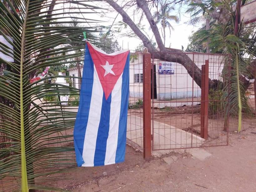 MtnezIc's tweet image. Instituciones Educativas en #1roDeEneroDeVictorias participan en jornadas de limpieza y embellecimiento saludando #CiegoEn26 y declarando los centros listos #LaLuchaNoHaCesado @CalderonPineiro @yamila_padron @CubaMined