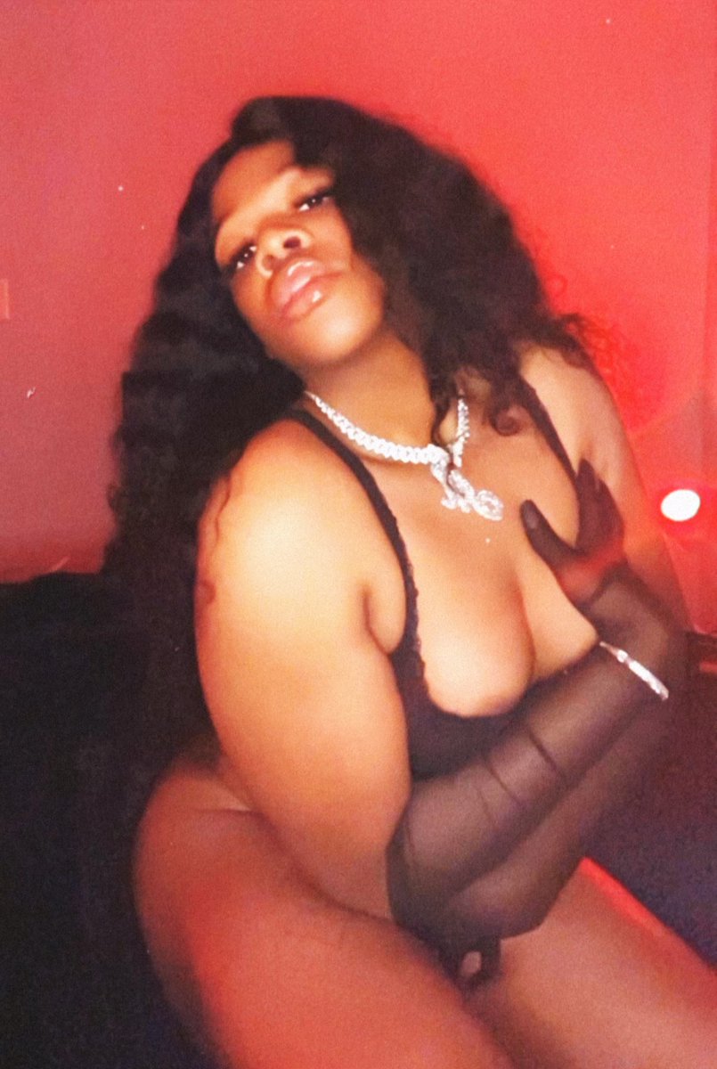 BlahMickey's tweet photo. wanna bite? 🍎 https://t.co/sDj9T8Vi4f