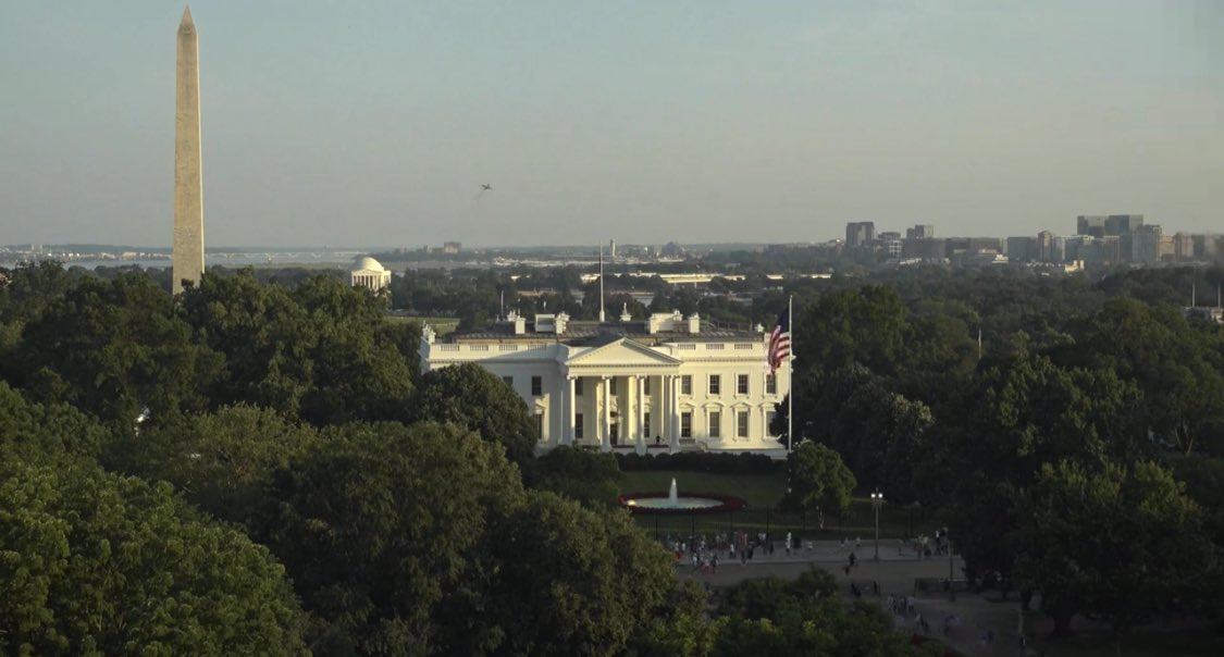 Defence_Index's tweet photo. 🚨 BREAKING: A bomb threat has been reported near the White House, prompting evacuations of nearby buildings, according to Townhall. https://t.co/JzIeDSg3S4