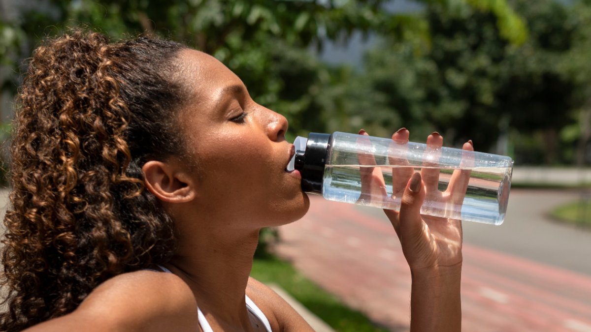 🚰✨ Beat the heat this summer with proper hydration! Check out our expert tips tailored for runners. Stay fresh and energized on the run! 🏃‍♀️ #SportStars #runningtips #FitForSummer #HydrationHacks sportstarsmag.com/2025/06/expert…