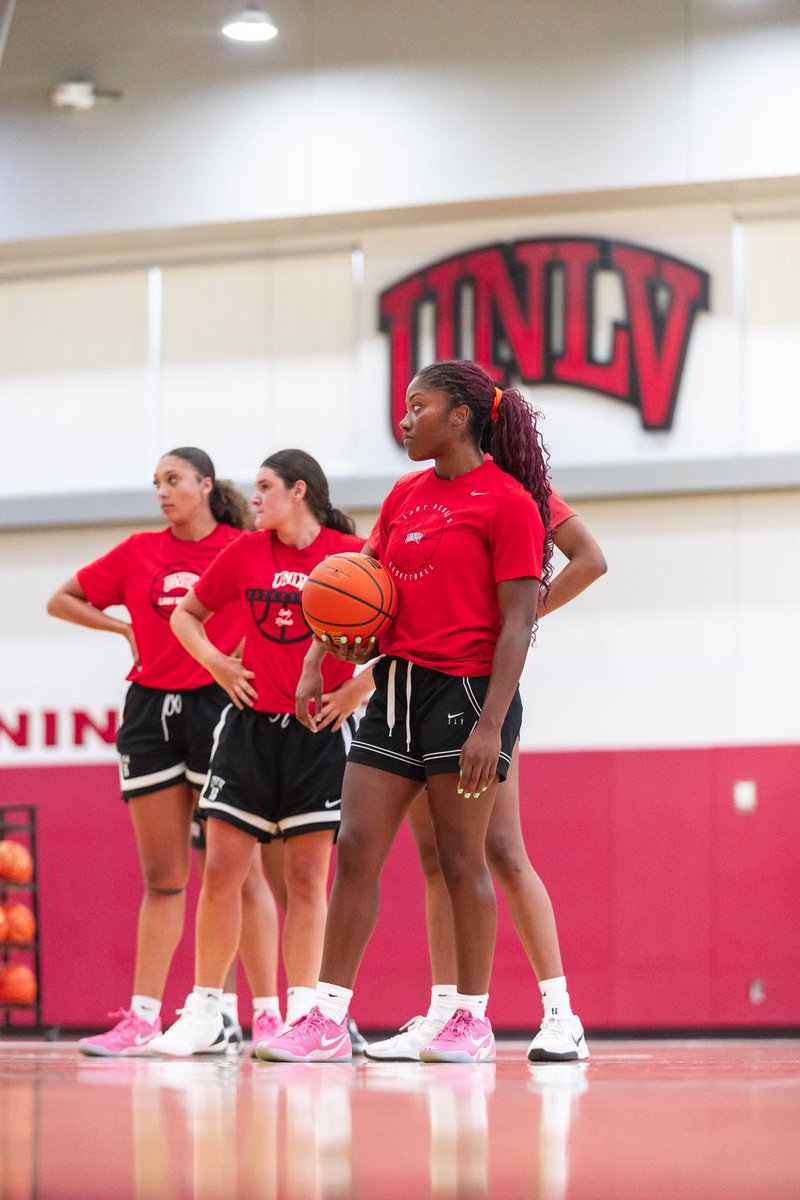 UNLV Lady Rebels tweet media