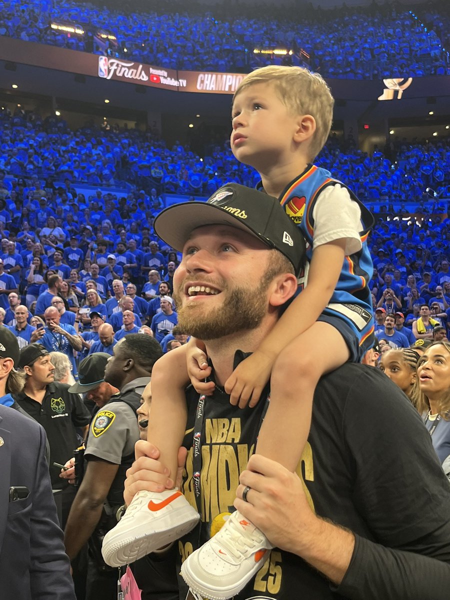 World Champs!! 🏆 #ThunderUp
