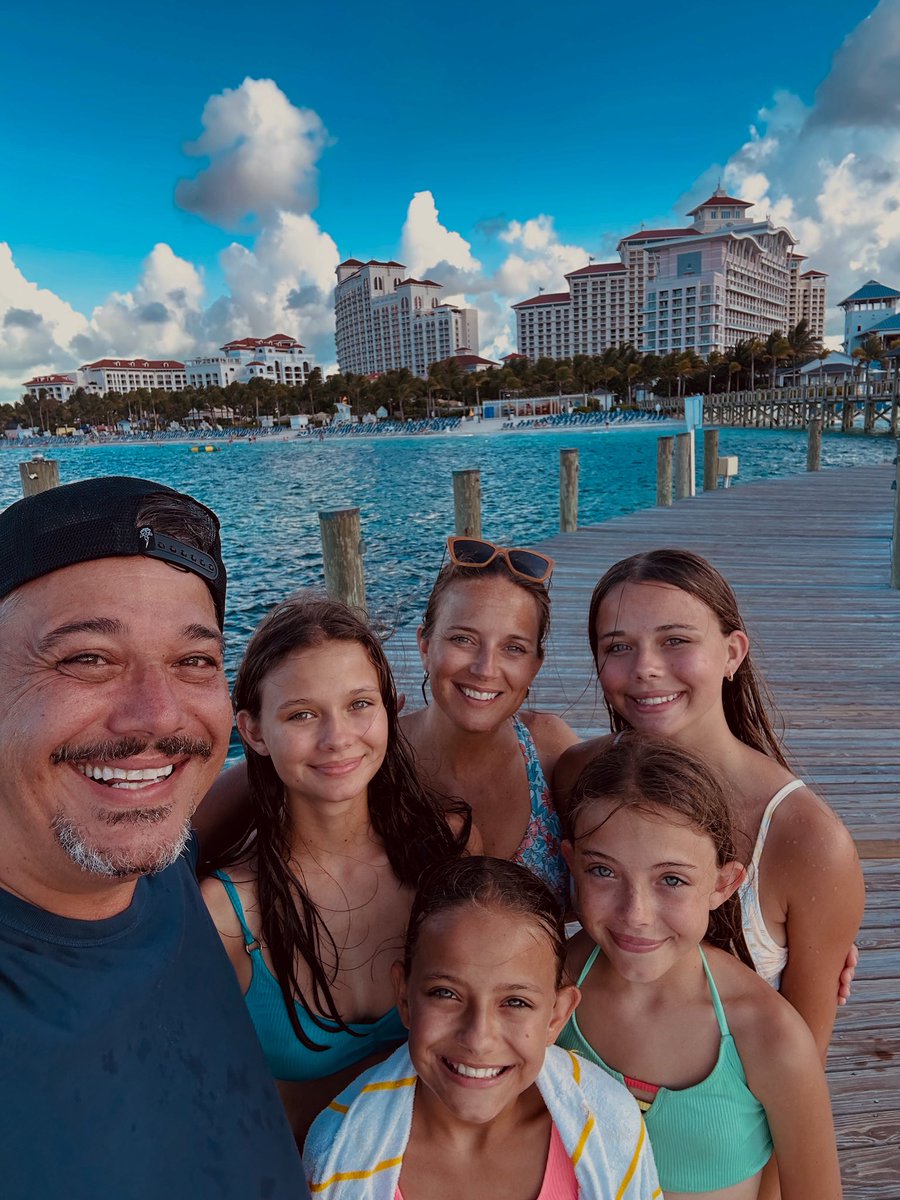 BostonRob's tweet image. From coast to coast the #SummerOfFun continues with #MyGirls #Travel #newadventures❤️ @bahamarresorts