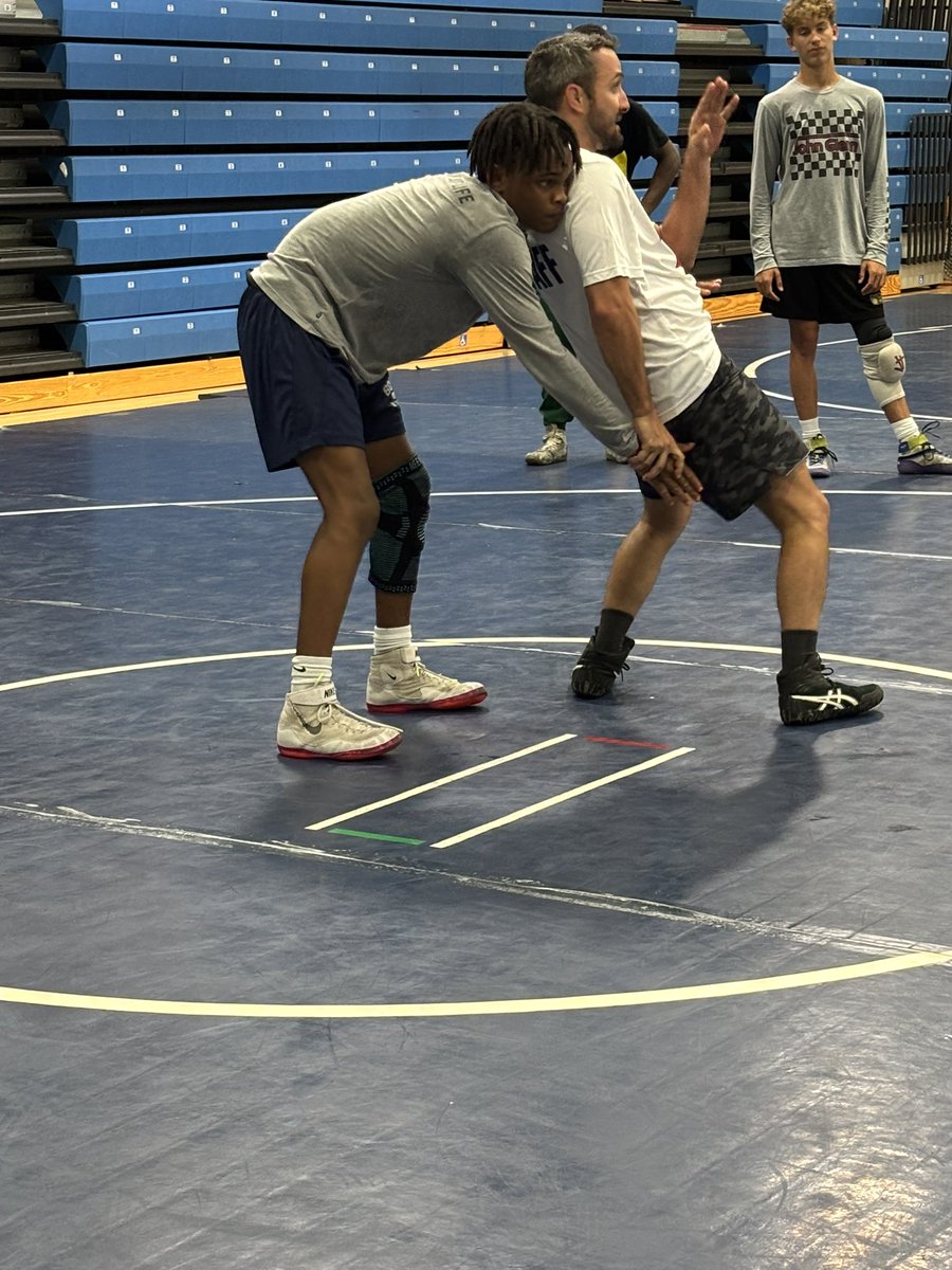 Power outage didn’t stop us from holding session ✌️with Steve Bell working on bottom wrestling. 

We’ll be back at it for day ✌️of camp with <a href="/GoldSchopping/">AJ Schopp 👍</a>… the master of top wrestling!!