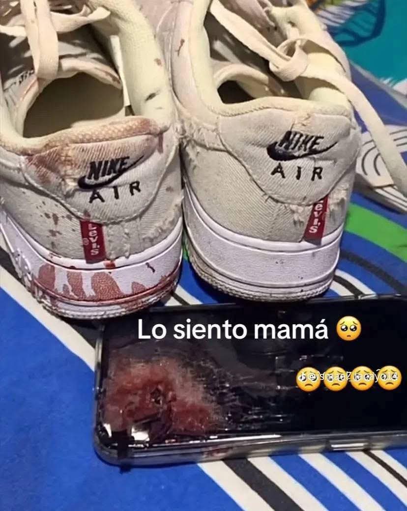 Lo siento, mamá… ya no voy a volver. 💔
⠀
Salí con los mismos tenis de siempre.
Con ese celular que tanto cuidabas para mí…
⠀
Pero esta vez, no regreso a casa.
⠀
Perdóname por el dolor.
Por no poder darte ese abrazo que te prometí.
Por dejarte esta ausencia que nadie va a