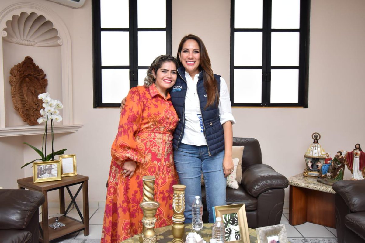 LibiaDennise's tweet photo. Qué gusto reunirme con Monserrat Mendoza, alcaldesa de Apaseo el Alto, un verdadero ejemplo de mujer guanajuatense. Con ella compartimos el compromiso de hacer que las familias de Guanajuato vivan mejor. 🙋🏻‍♀️
Su trabajo refleja una dedicación profunda por mejorar la seguridad y la vida de la gente de su municipio. ¡Cuentas conmigo!