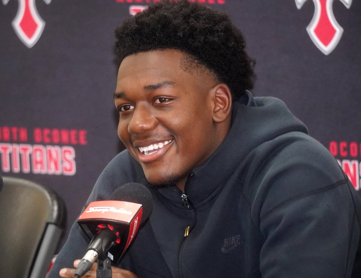 STAYING HOME: 4-star North Oconee EDGE Khamari Brooks chooses Georgia over Alabama. 

📸: NOHS Football