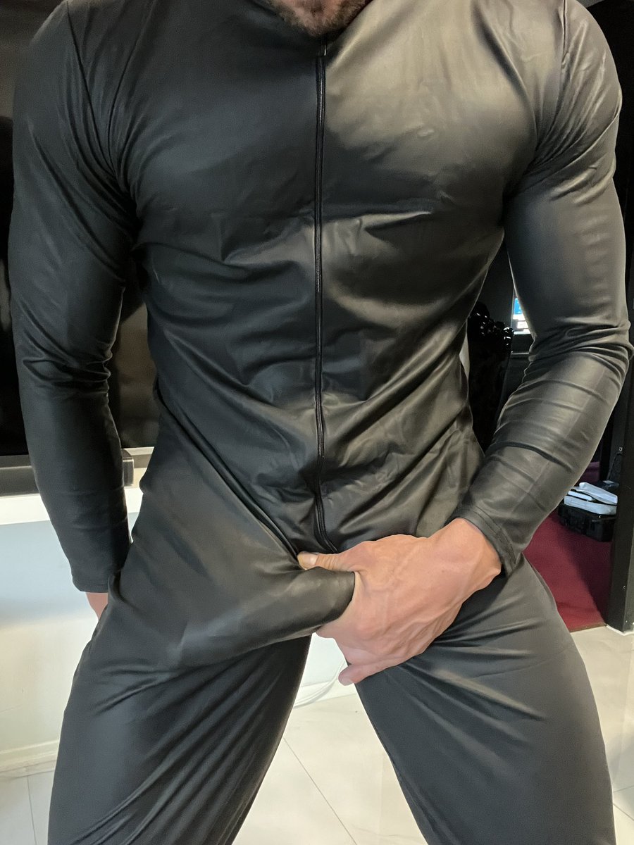 Du wirst mehr sehen, dann schau mal hier rein

callboy-alex.com

onlyfans.com/alex-erlebnis
