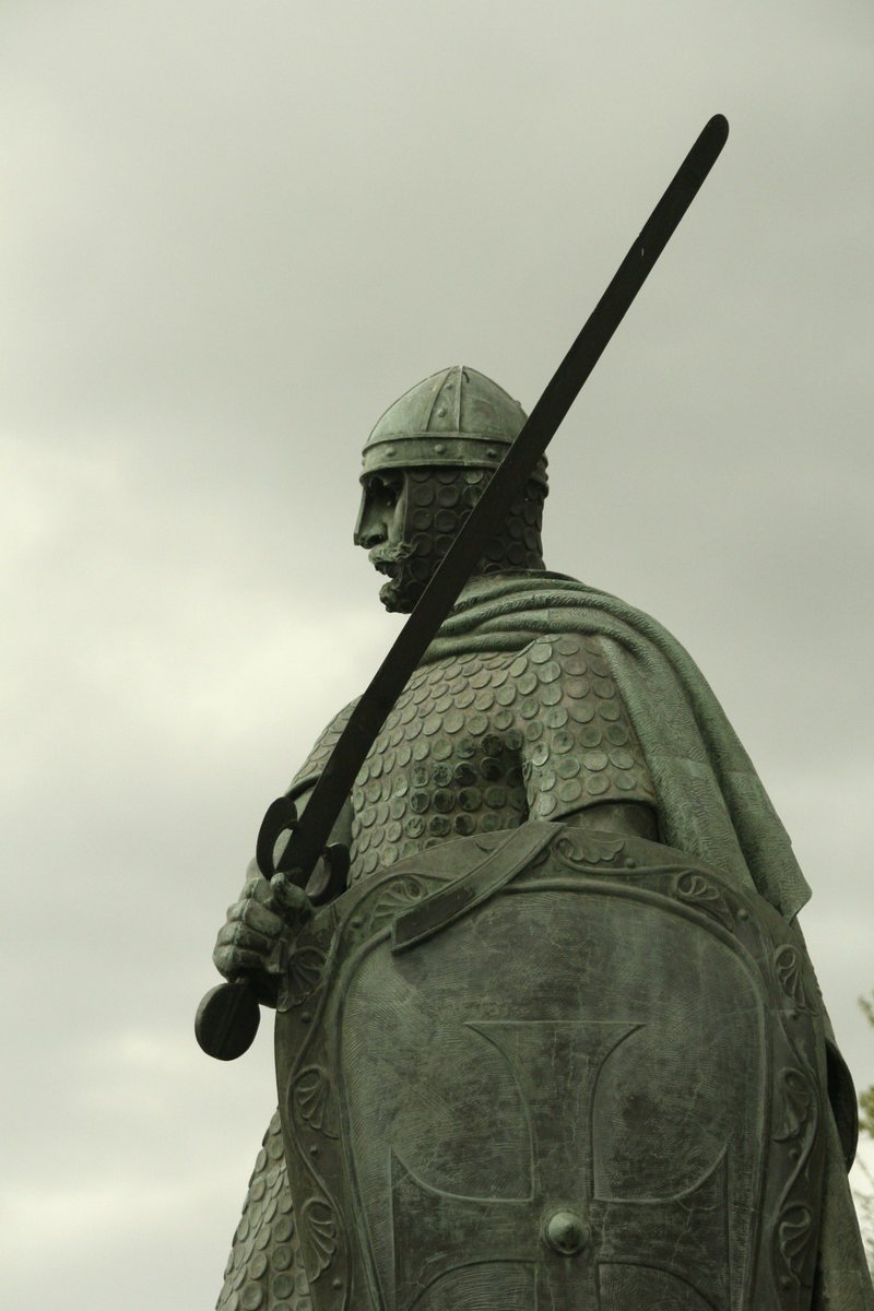 24 de Junho de 1128.

Na Batalha de São Mamede nasceu Portugal.

Foi ali, em Guimarães, que D. Afonso Henriques deu o primeiro passo para libertar a nossa terra, não só dos mouros, mas dos próprios estrangeiros que nos queriam submeter.

Honremos os que lutaram para que fôssemos