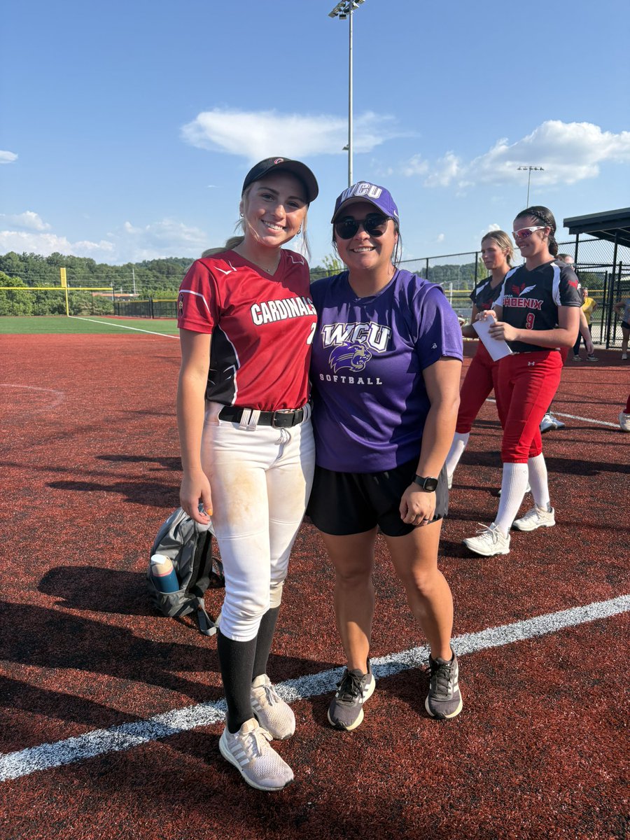 AddyCarpenter22's tweet photo. @ETSUSoftball camp today! Thank you @CoachmilliSB, players &amp; staff for a busy and well ran camp! I left today as a Buc Fan 👏🏼 Also was great seeing familiar players &amp; a @CatamountSB coach today! https://t.co/GIPmjN1sNt