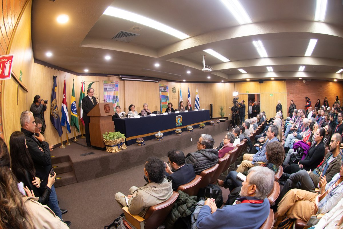 El rector Leonardo Lomelí refrendó que UNAM continuará forjando puentes entre disciplinas, saberes y actores claves para impulsar acciones para mejorar las condiciones de vida de los seres del planeta y que deben ser, también una transformación cultural, política y educativa. 7/8