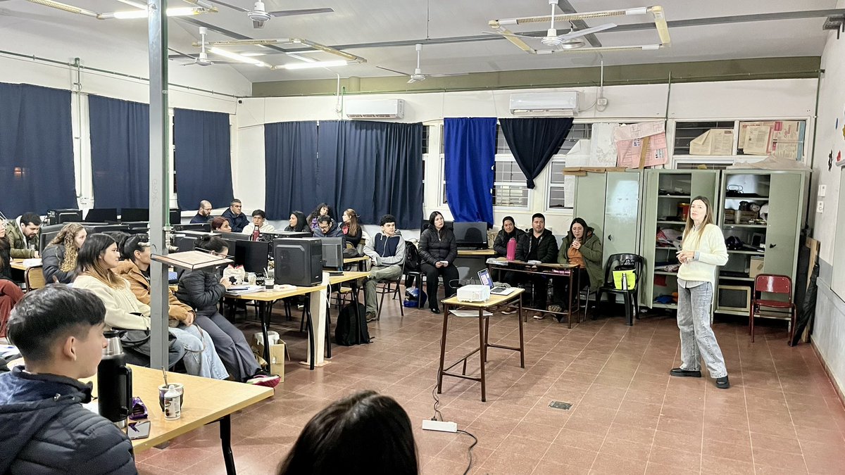 Instituto Superior Politécnico Misiones (@politecnico_n1) on Twitter photo 📢 Estudiantes de la Tecnicatura en Comercialización y Marketing reciben una valiosa capacitación brindada por la <a href="/EmpleoOficina/">Oficina de Empleo Posadas</a> .
💼 Herramientas clave para potenciar su búsqueda laboral y prepararse para los desafíos del mundo profesional.
#FormaciónProfesional #ISPM1 📢 Estudiantes de la Tecnicatura en Comercialización y Marketing reciben una valiosa capacitación brindada por la <a href="/EmpleoOficina/">Oficina de Empleo Posadas</a> .
💼 Herramientas clave para potenciar su búsqueda laboral y prepararse para los desafíos del mundo profesional.
#FormaciónProfesional #ISPM1
