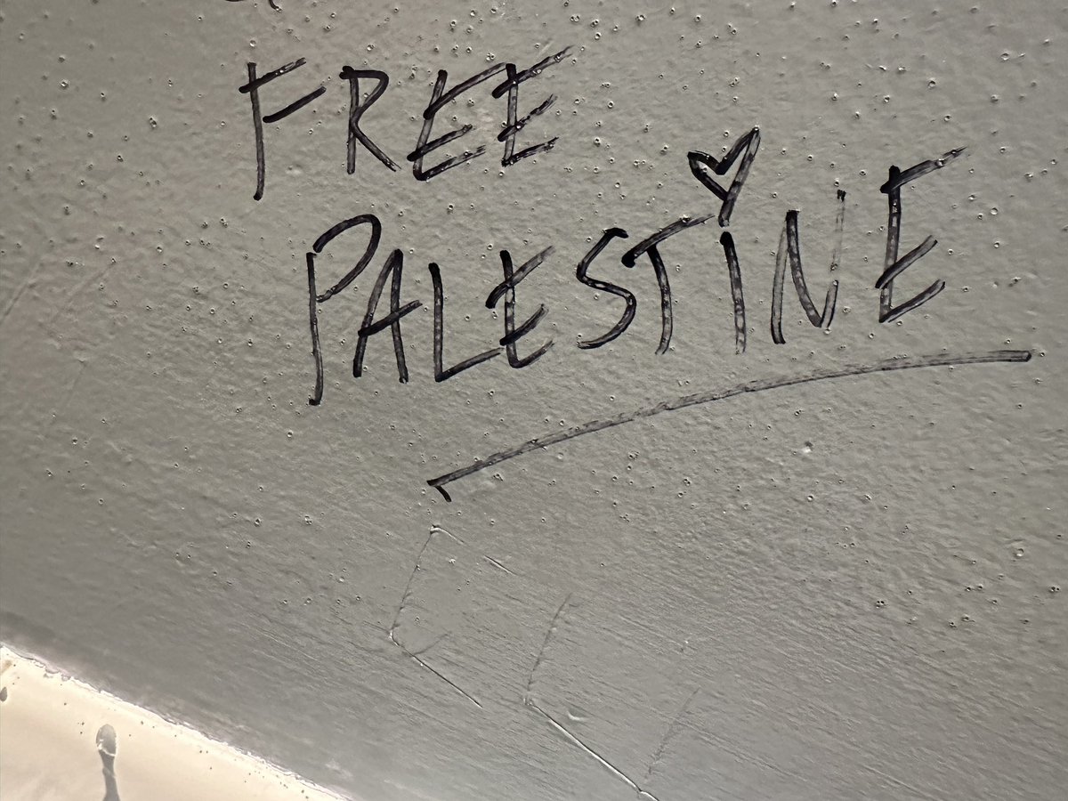 PenOfAPisces's tweet photo. I love the DC music scene.
#FreePalestine #FuckLaMigra #FreeLuigi
#DCMusic #Punk #Emo4Ever https://t.co/u6ktHzozCs